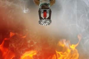 ספרינקלר על רקע להבת אש