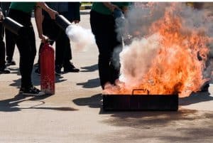 איך להשתמש במטף אש במצב חירום