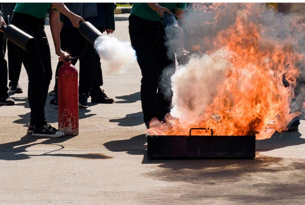 איך להשתמש במטף אש במצב חירום